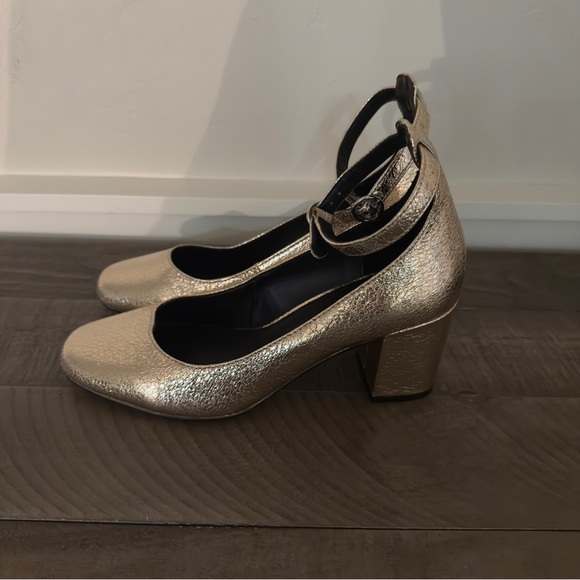 GAP Metallic Gold Heels - Picture 6 of 6